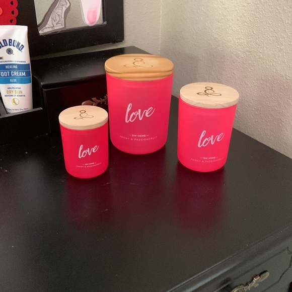 Hot Barbie Pink with Love painted on front and beautiful wooden decorative lids - Picture 3 of 6